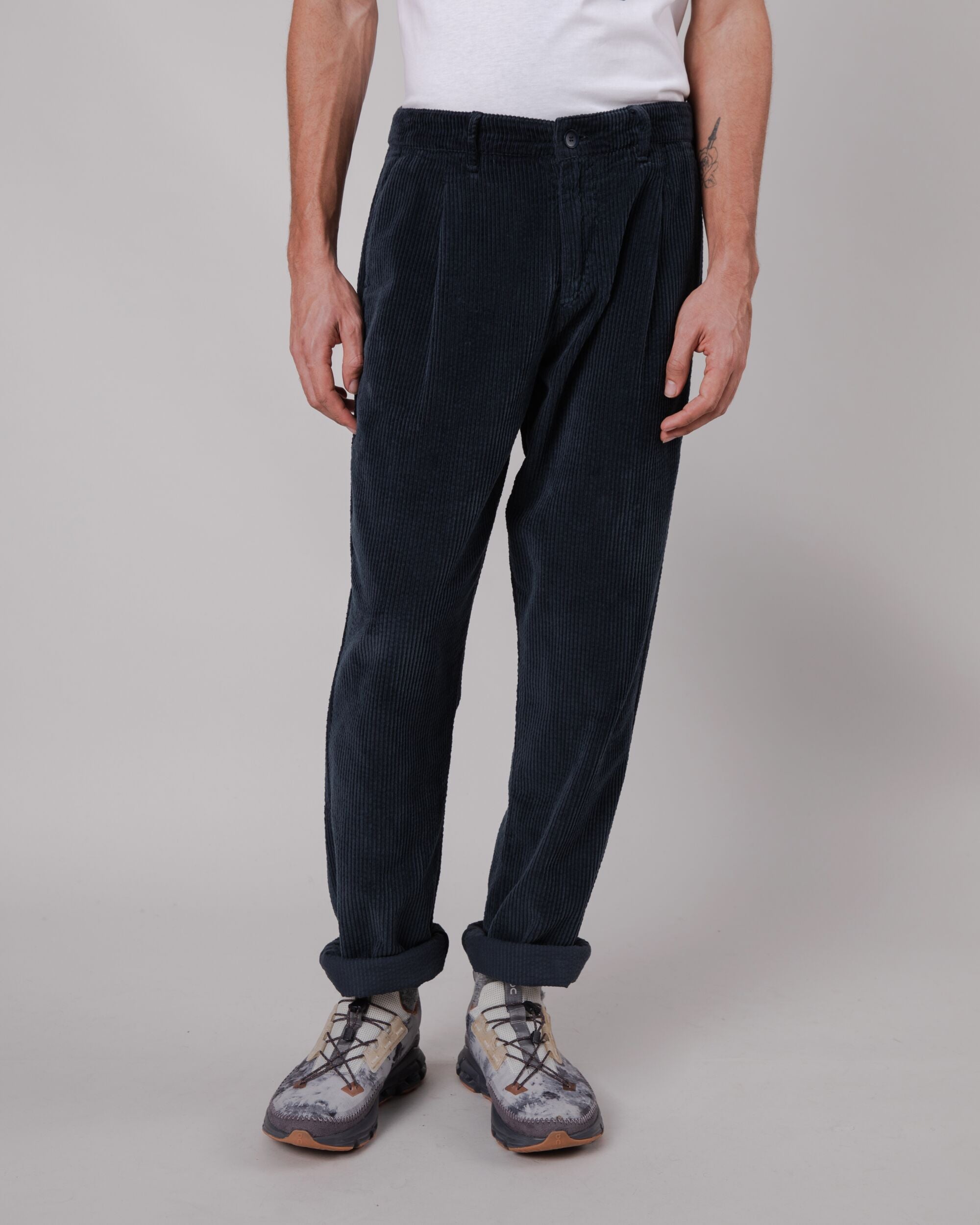 Corduroy Pleated Pants Navy